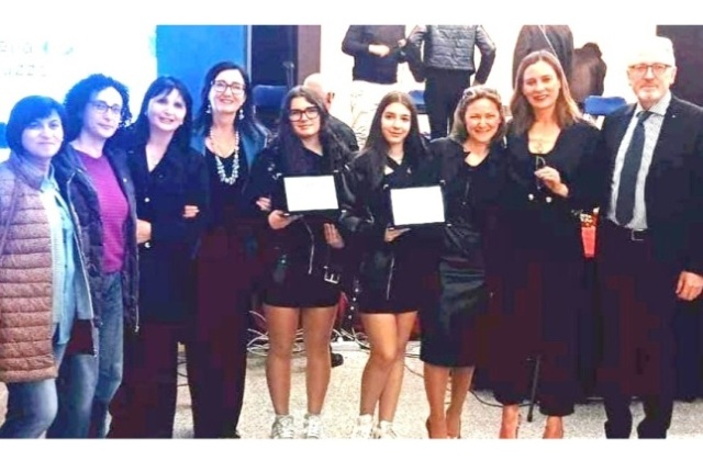 Niscemi. Due alunne delle medie dell'I.C. "Verga" conquistano il 1° e 2° posto nel Concorso regionale di traduzione “Zelia Guzzo”  